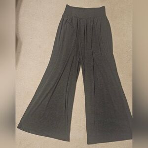 Zenana Outfitters Charcoal Wide-Leg Pants Size Large